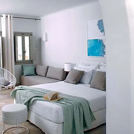 Aqua Blue 5* Perissa (Santorini)
